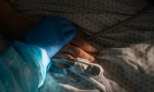 纽约每年死亡人口_纽约惨状:病人死在家里,每天280人家中等待收尸(2)