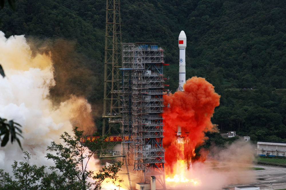 6月23日,北斗三号全球卫星导航系统最后一颗组网卫星在西昌卫星发射中心点火升空,我国全面完成北斗全球卫星导航系统星座部署。新华社发(胡煦劼 摄)