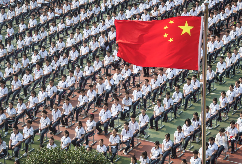 9月1日,武汉中学举行开学典礼。当日,武汉市2842所中小学、幼儿园迎来开学,百万学子重返校园。新华社记者 肖艺九 摄