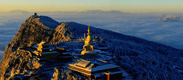 峨眉山金顶。四川省文化和旅游厅宣传片截图