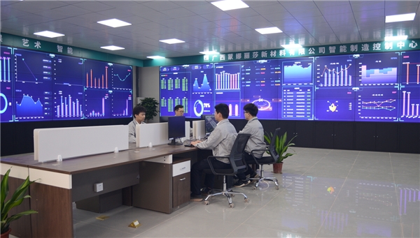 在蒙娜丽莎广西藤县生产基地,大数据管理系统贯穿生产全