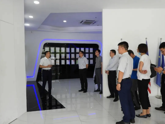 西人马公司董事长聂泳忠博士为上海张江集团党委书记,董事长袁涛