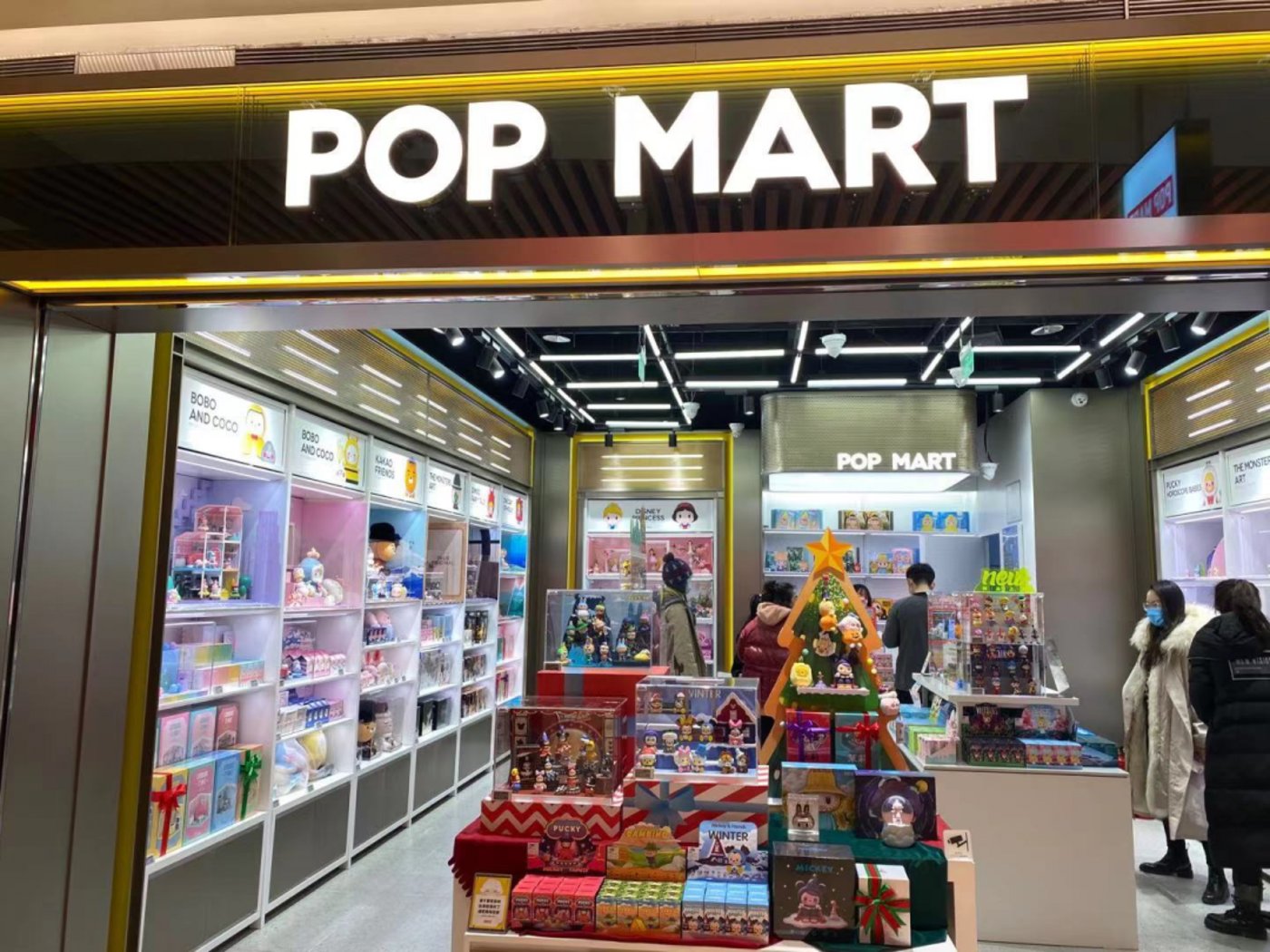 泡泡玛特上市了但潮玩零售在购物中心的故事才刚刚开始