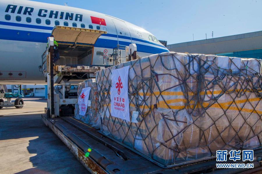 5月13日,第二批中国政府援科抗疫物资运抵科特迪瓦经济首都阿比让。新华社发(科菲摄)