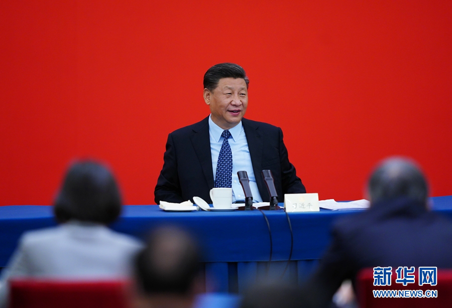 5月23日上午,中共中央总书记、国家主席、中央军委主席习近平看望参加全国政协十三届三次会议的经济界委员,并参加联组会,听取意见和建议。中共中央政治局常委、全国政协主席汪洋参加看望和讨论。新华社记者 谢环驰 摄