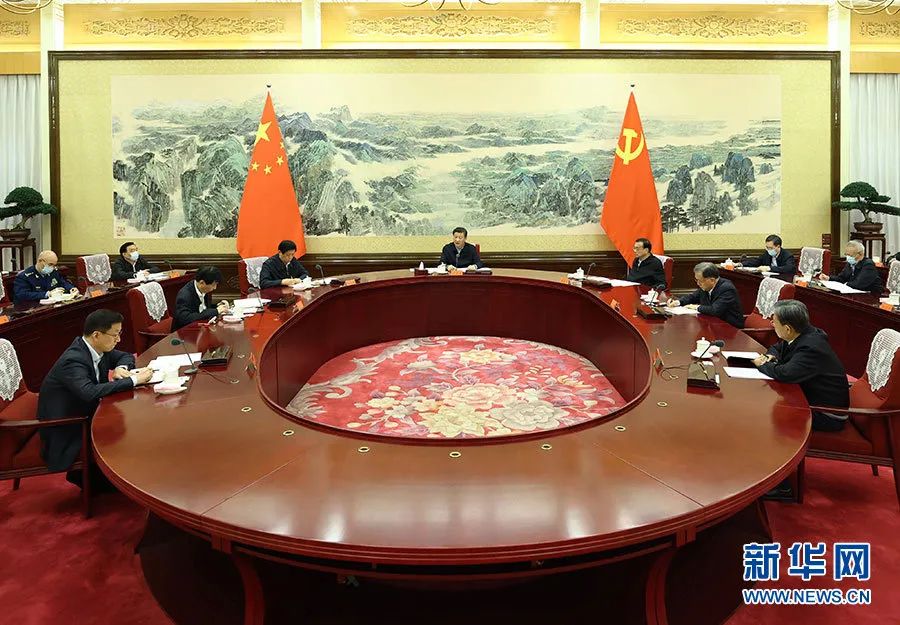 12月24日至25日,中共中央政治局召开民主生活会,中共中央总书记习近平主持会议并发表重要讲话。新华社记者 鞠鹏 摄