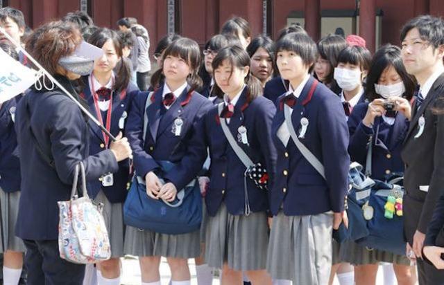 日本多所中小学发生集体感染 一学校多次举办全校活动