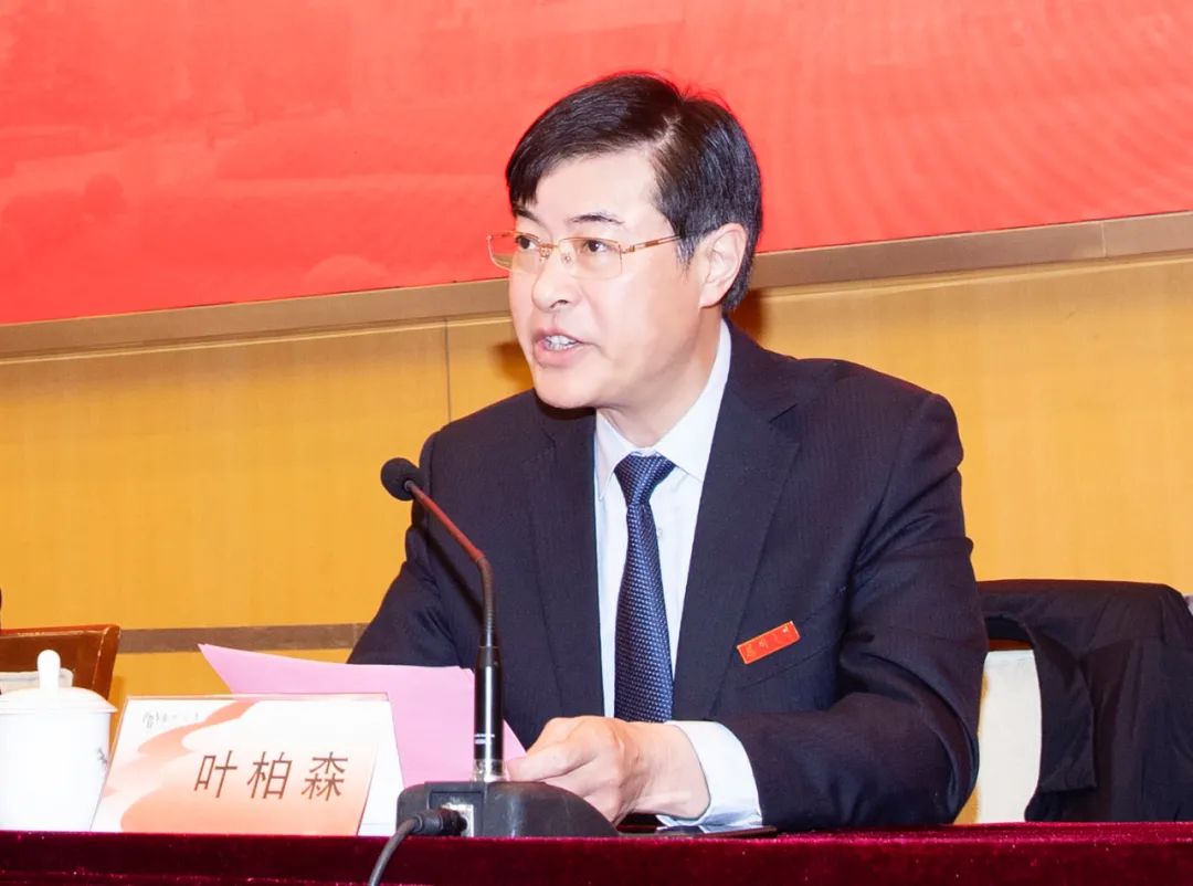 校党委副书记叶柏森主持仪式