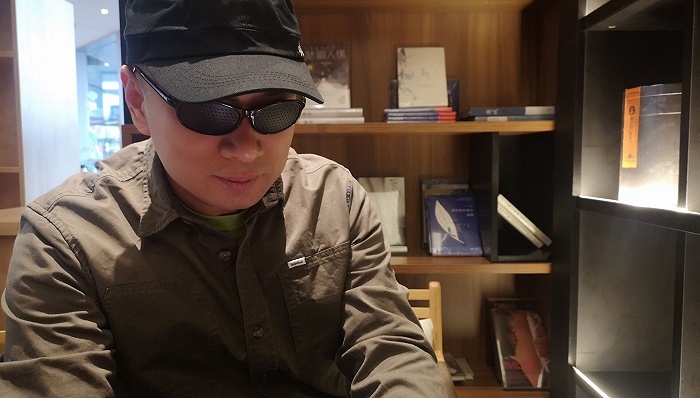 王海的新难题：拳打辛巴脚踢罗永浩 粉丝答应吗？