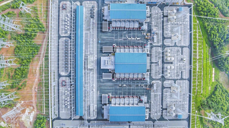 昆北换流站鸟瞰图. 岳铭栋 摄