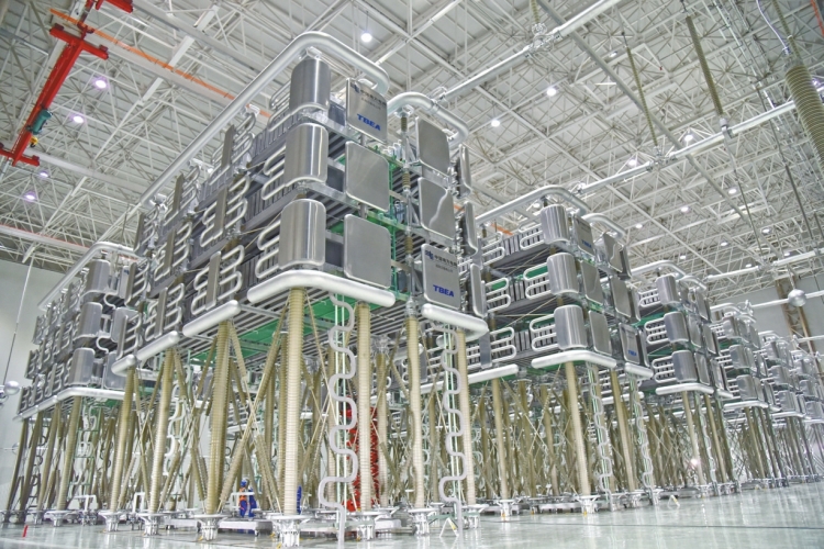 柳州换流站极1低端阀厅建设现场. 刘志东 摄