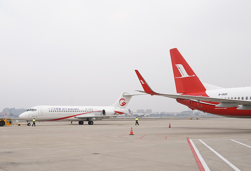 一二三航空正式运营，首架ARJ21首航飞往北京