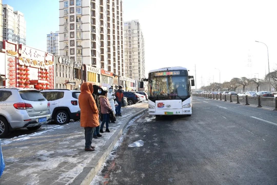 长春281路公交缩短早晚高峰车隔时间