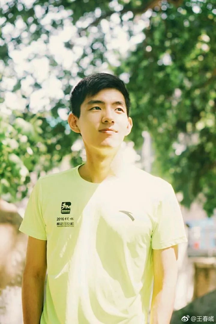 本科就读于武汉大学,研究生是同济大学建筑专业博士,同时也是中美联培