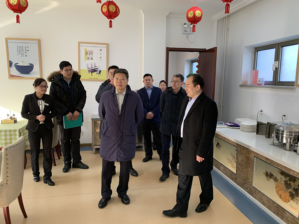 西山服务局干部职工座谈交流李宝荣同志在达园宾馆调研检查声声祝福语