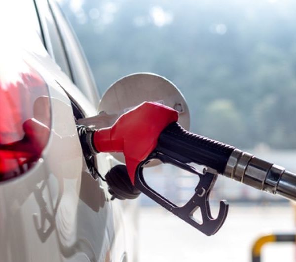 成品油年内最大涨幅：加满一箱92#汽油多花10块钱 三连涨恐难实现