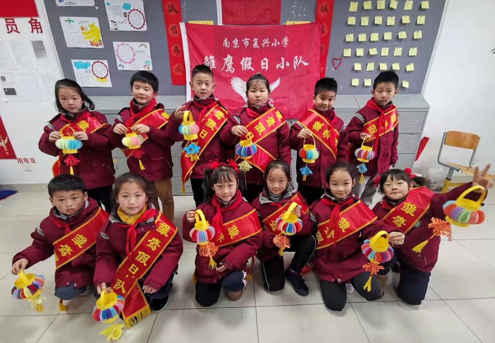 【雏鹰新闻报道】弘扬传统文化，感受“我们的节日”，小雏鹰们在行动|年俗|传统节日_新浪新闻