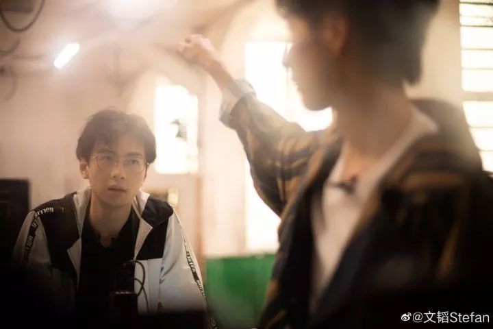 他和蒲熠星两个人还在《一站到底》上一起组过一个劲草战队,就不知道