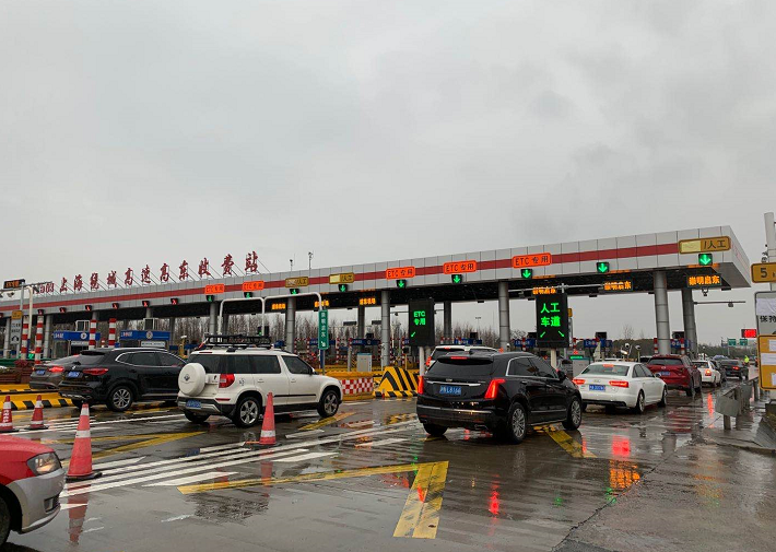 正文  上海   浦东警方 供图   一是加强g40高东收费口车流控制和引导