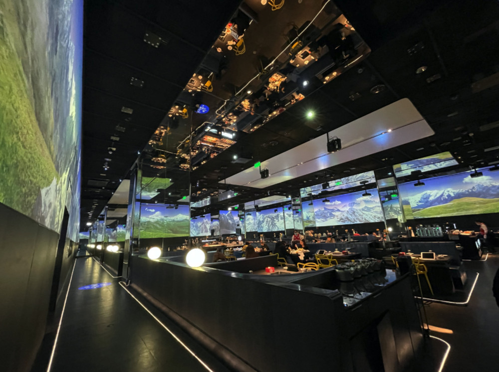 海底捞智慧餐厅就餐环境,图为作者拍摄