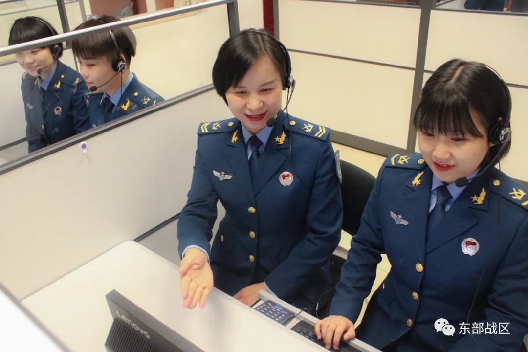 来了,东部战区空军话务连女兵的一天(图)