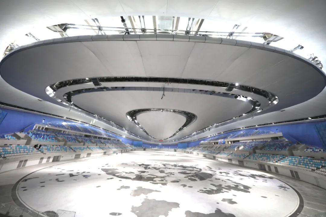 △12月25日，2022年北京冬奥会标志性建筑——国家速滑馆完工。