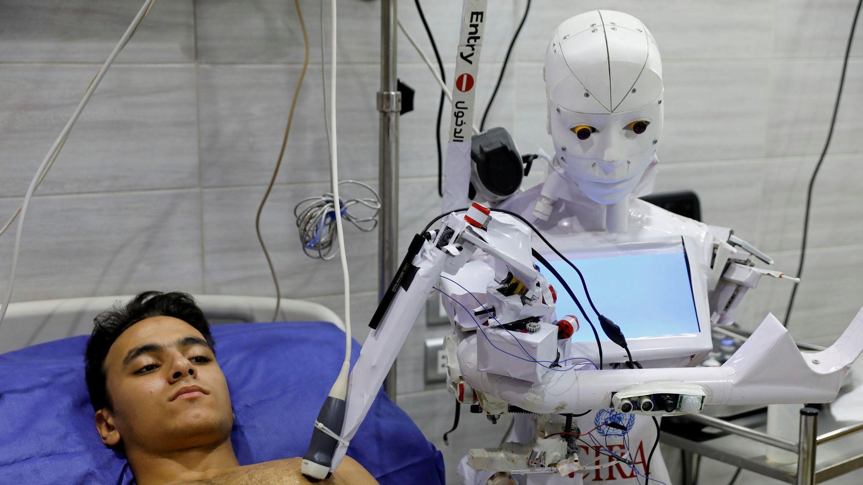 △埃及工程师发明Cira02智能机器人，可为新冠病毒测试进行取样，完成测量体温等工作。帮助医护人员节省防护用品，同时降低医护人员感染新冠病毒的风险。