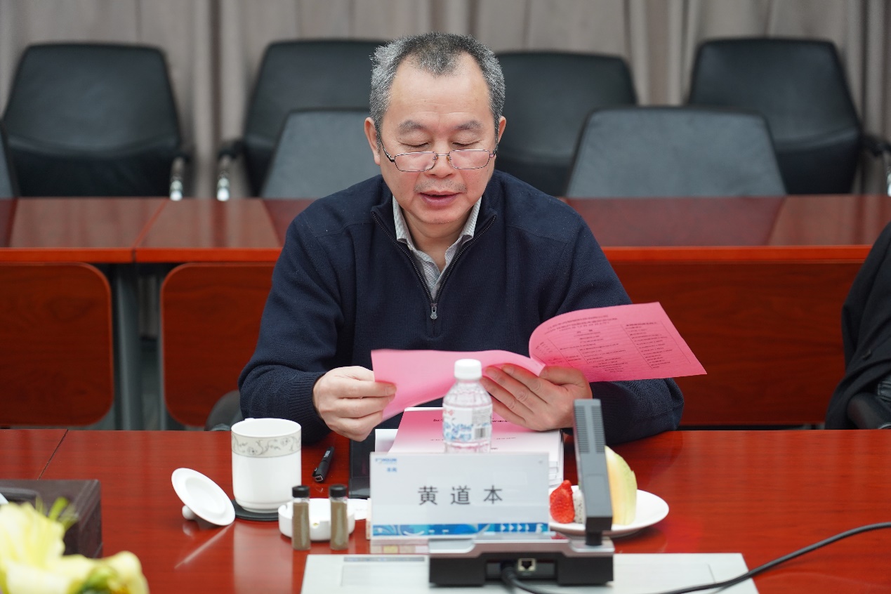 胡志超及来自行业内知名专家和省市区各级工信部门领导出席了鉴定会