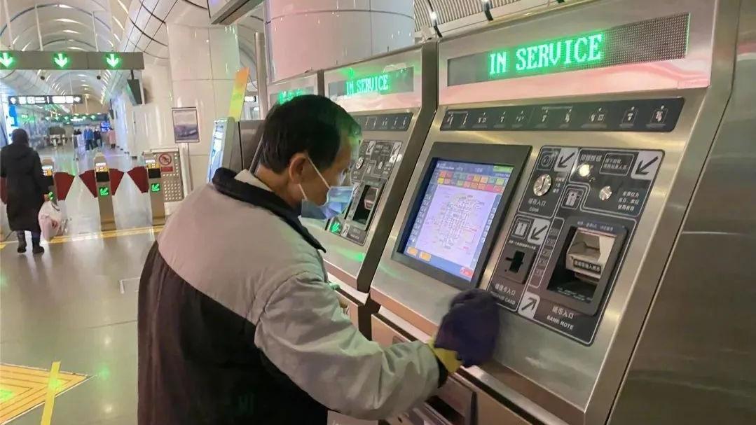 北京地铁最快100秒一趟达极限！专家呼吁错峰上班居家办公