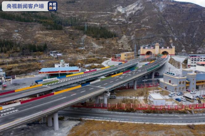 汶马高速最长隧道图片