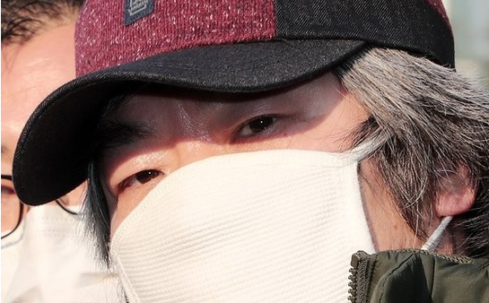 赵斗淳出狱后首次出门逛了半小时超市