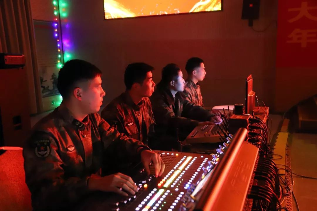 导演,音响师,场控师……准备就绪!