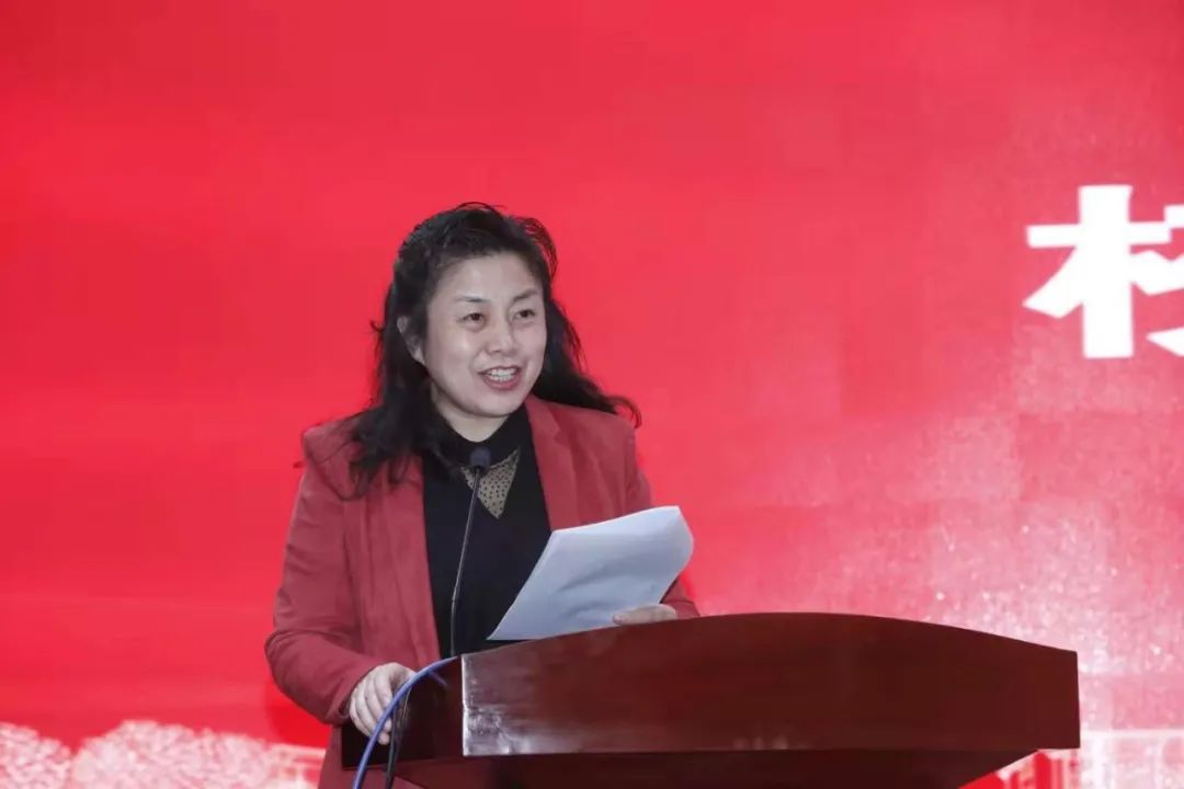 校长助理,研究生院常务副院长张立平主持会议.