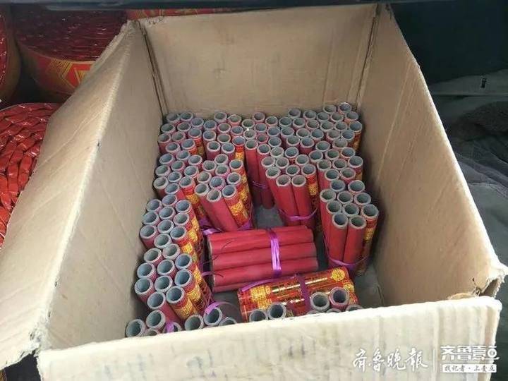 集市发现一名销售烟花爆竹人员,当场收缴鞭炮25盘,二踢脚19包(190枚)