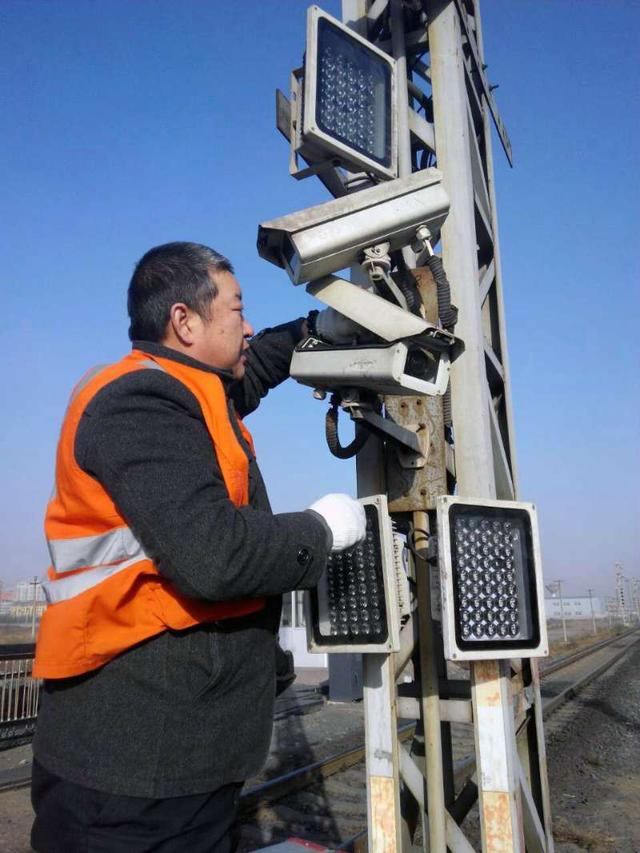 春节,他们坚守大同铁路通信"生命线"