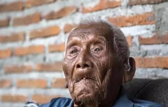 世界上最长寿的老人,目睹太多生离死别,选择绝食活活把自己饿死