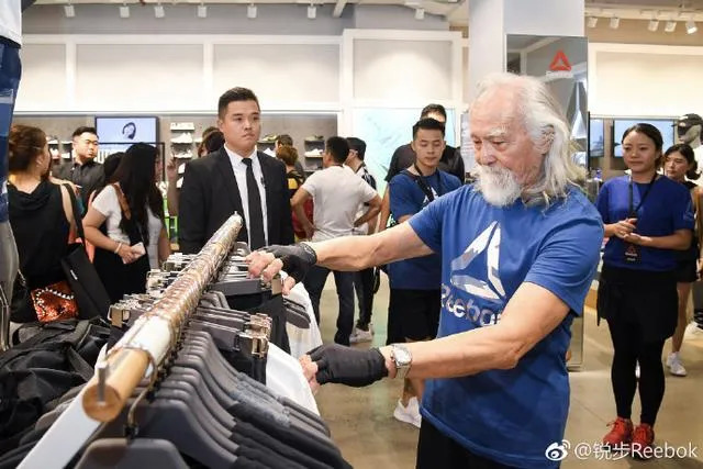 ▲锐步请中国“最酷爷爷”王德顺代言，图片来源：锐步微博