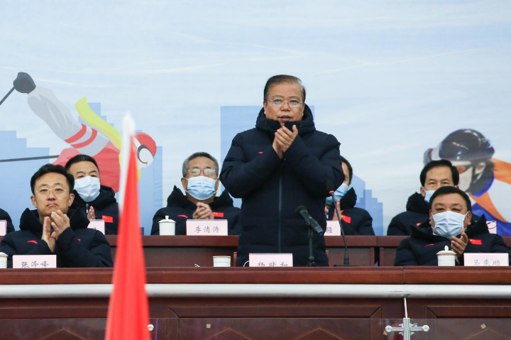 廊坊市市委书记杨晓和宣布第二届冰雪运动会开幕。廊坊市体育局供图