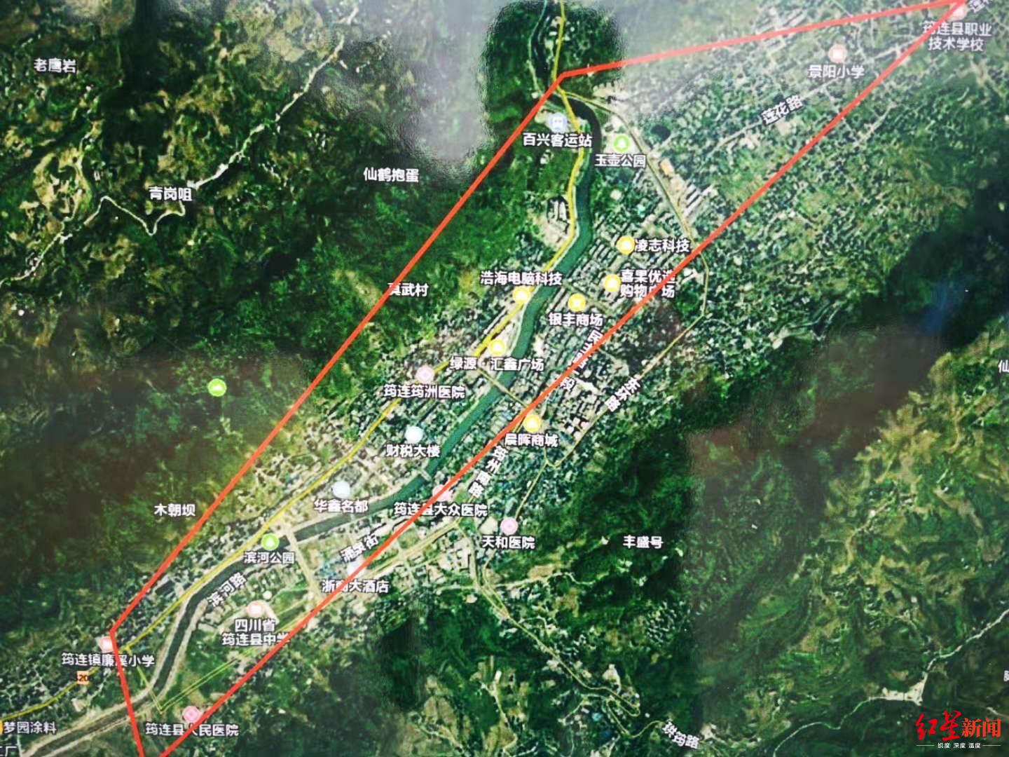 新春走基层 | 宜宾筠连县城居民收"春节礼包":40辆新能源社巴取代三轮