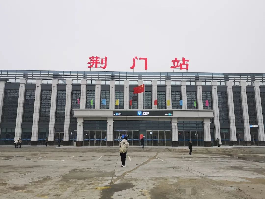 “双节”到来 荆州火车站迎来首波儿出行小高峰-新闻中心-荆州新闻网