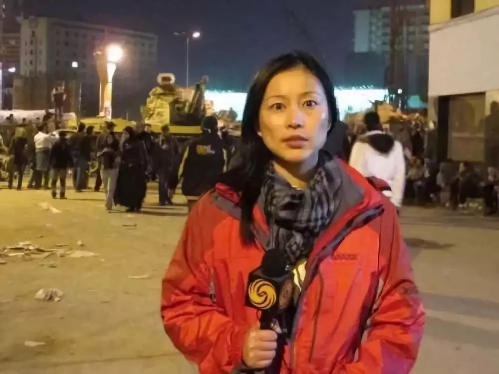 她是出生入死的战地记者,曾离死亡只有50米,如今为中国孩子寻找童年
