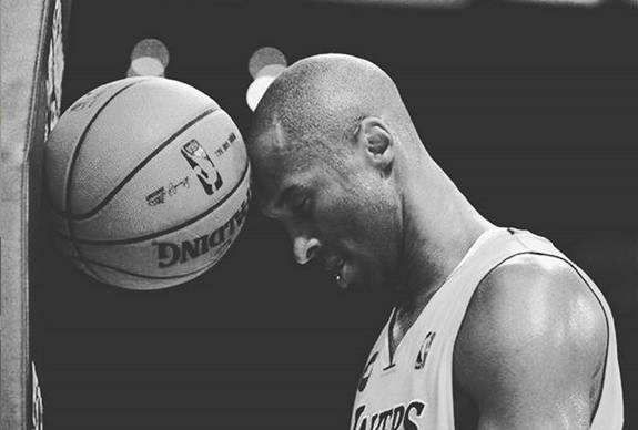 41岁科比意外去世:黑白色的2020,可不可以重启?