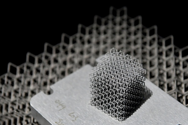 图为西安铂力特增材技术股份有限公司3d打印的"铝合金点阵结构"展品.
