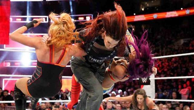 2020女子wwe世界排名_WWE女王莎夏班克斯被外媒评选为2020年十大摔角手排