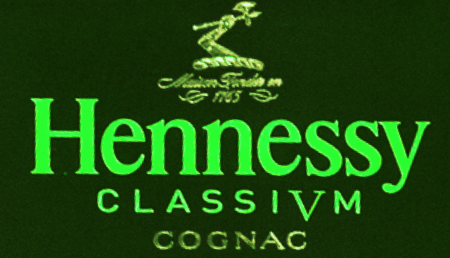 便宜的小瓶装，度数更低，更适合年轻人