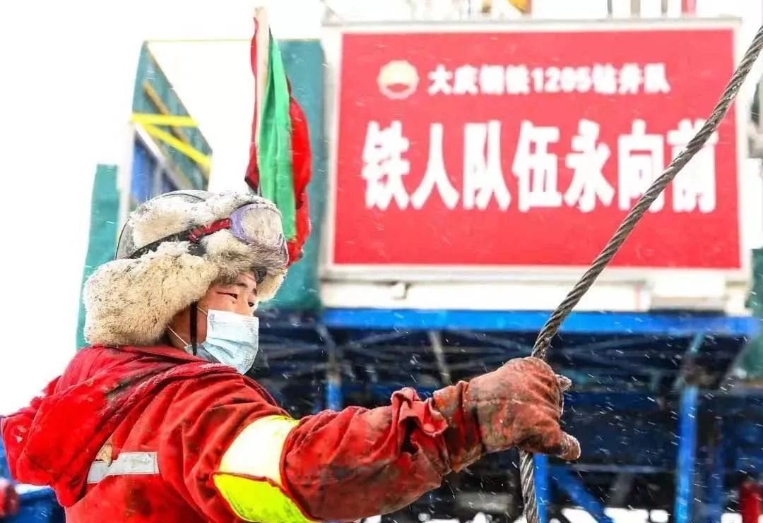 钢铁1205钻井队被选择的重量与被隐藏的柔软