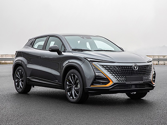 长安UNI-T轿跑SUV内饰曝光 双联屏设计