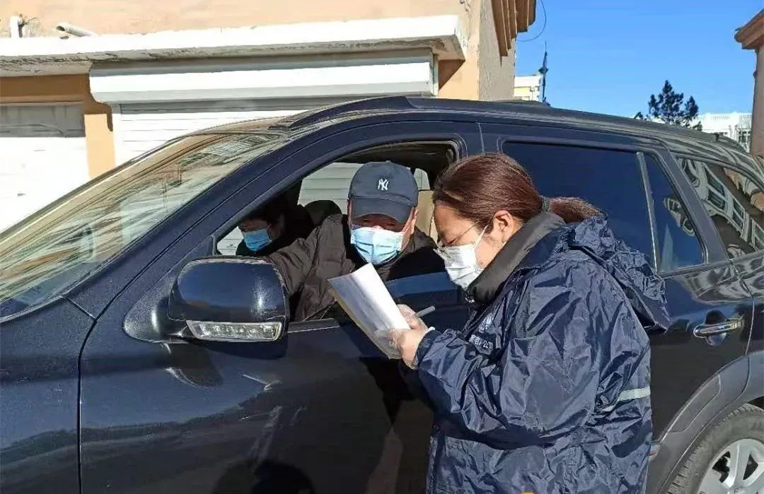 满洲里：小区管控再升级 每户每天可派一人出门采购一次