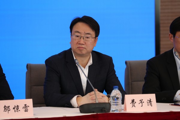 上海市人保局:引导企业分批次复工 不合规的将立即责令停产并追究责任