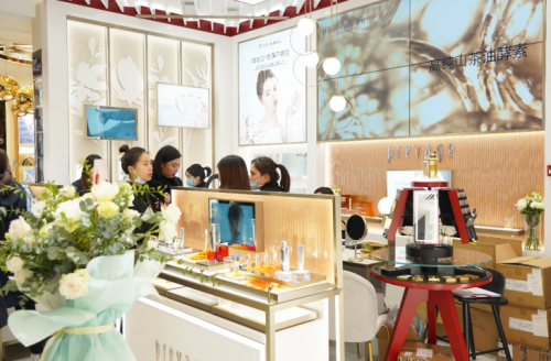 知名美妆品牌伊丽莎白雅顿浙江首店落地杭州武林银泰